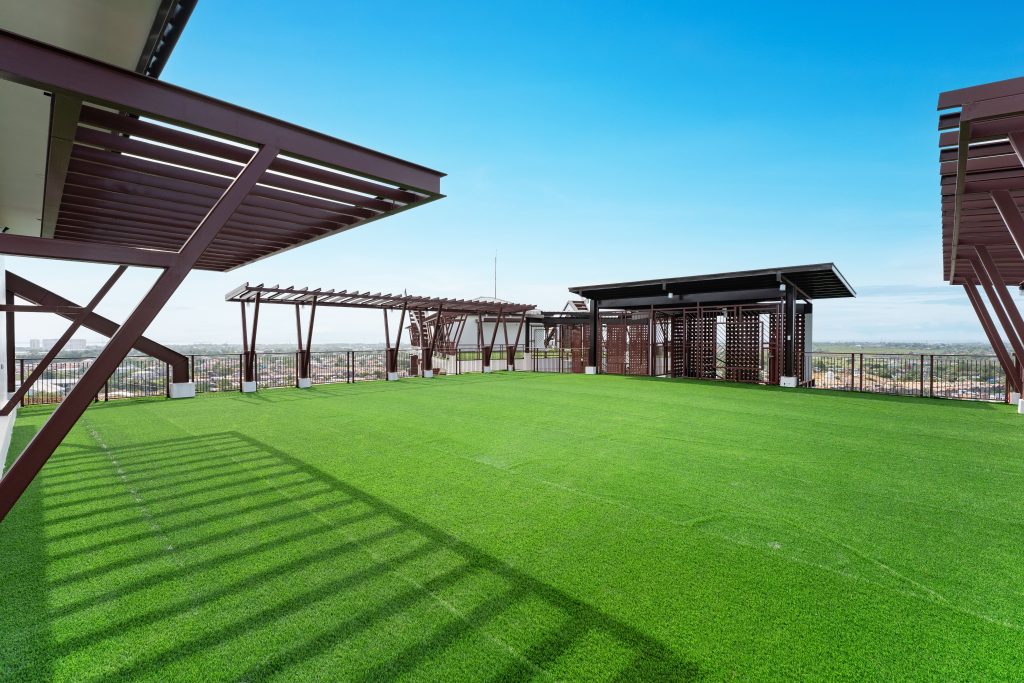 Royal Oceancrest Mactan- roof deck